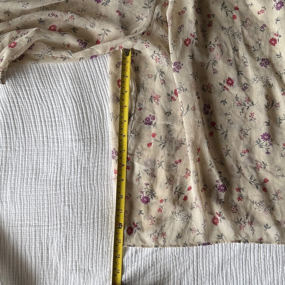 Uniqlo Chic Floral Beige Blouse for Women / L - Picture 5 of 9